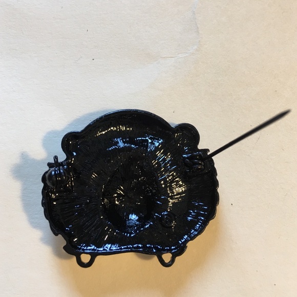 LSU / AUBURN FANS Tiger Pin 1 3/4" x 1 1/2". - Picture 4 of 4